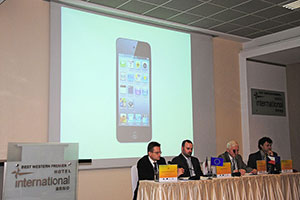 plenární sekci konference dominovala „mobilní“ témata